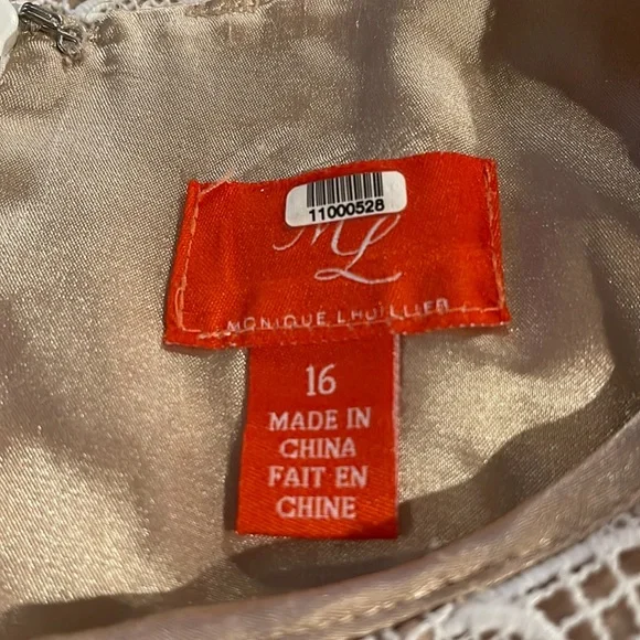 NWOT MONIQUE LHUILLIER Lace Dress; A-Line, Short Sleeves, Jewel Neckline - Picture 6 of 8